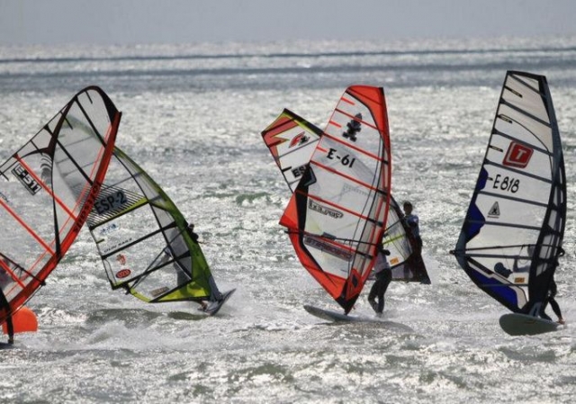  Windsurfing school 